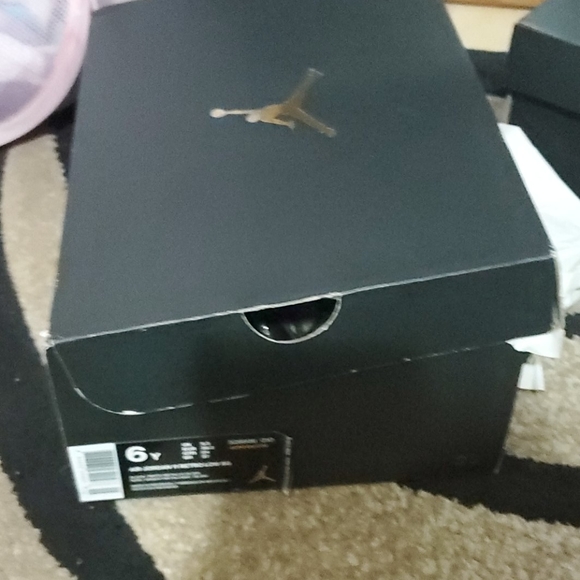 Air Jordan 11 Retro - Picture 4 of 11